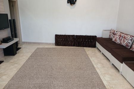 سوئیت حیاط دار در رودهن - چناران