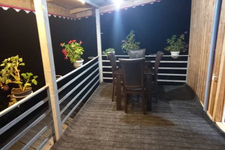 کلبه چوبی رو به جنگل در ماسال - اسب ریسه
