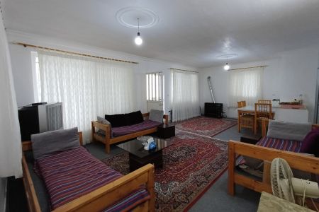 خانه با تراسی رو به جنگل در دارستان رودبار