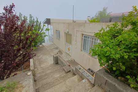 خانه با تراسی رو به جنگل در دارستان رودبار