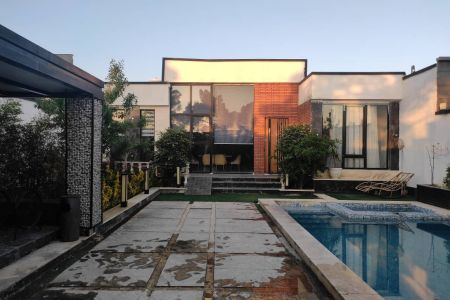 ویلا استخردار در چهارباغ