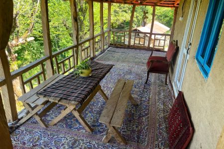 خانه روستایی ایوان دار در املش - گودی گوابر