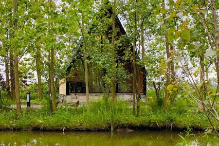 کلبه سوئیسی با حوضچه آبگرم در رشت - گرفم