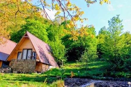 کلبه سوئیسی در ییلاقات زیبای کجور