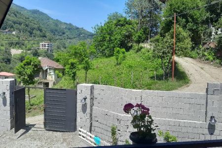 کلبه نزدیک جنگل صفارود در جاده جواهرده
