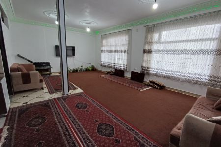 خانه با چشم انداز کوه در اورامان تخت - ط دوم