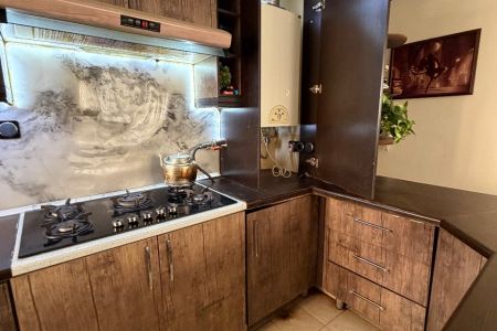 خانه مبله در شهر صدرا - بلوار پاسارگاد - ط سوم