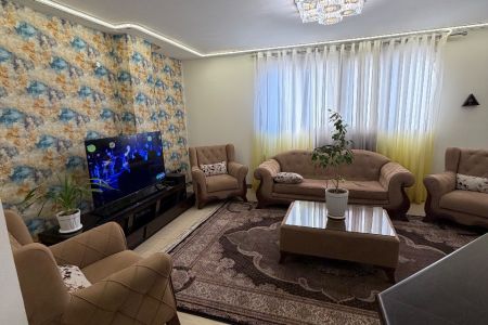 خانه مبله در شهر صدرا - بلوار پاسارگاد - ط سوم