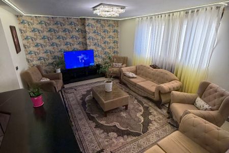 خانه مبله در شهر صدرا - بلوار پاسارگاد - ط سوم