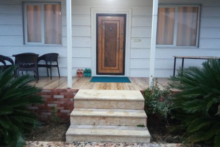 خانه ویلایی نزدیک دهکده ساحلی بندرانزلی