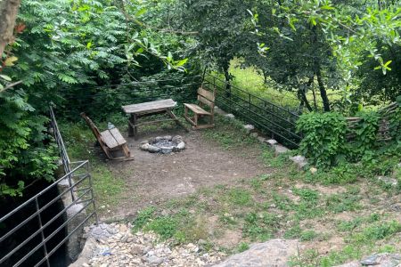 کلبه سوئیسی کنار رودخانه در ماسال - طاسکوه