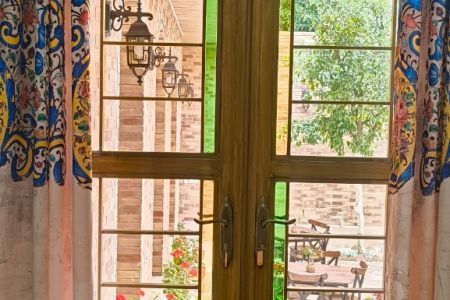 بومگردی در خیابان زند شیراز - اتاق سهراب