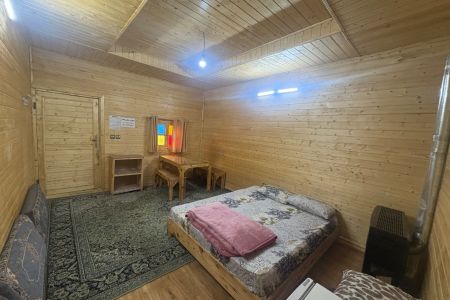 سوئیت چوبی در مجموعه اقامتی در پلور