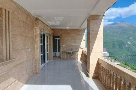 خانه رو به کوه در علی‌آبادکتول - چه‌جا - ط دوم