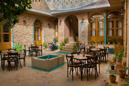 بومگردی در خیابان زند شیراز - اتاق سهراب