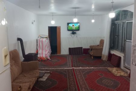 خانه حیاط دار کنار رودخانه در پاوه - داریان
