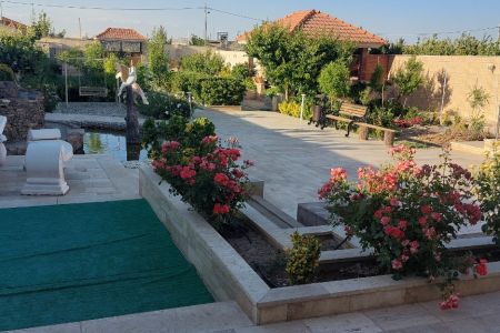ویلا با حیاط مناسب دورهمی در اصفهان - باچه