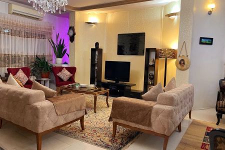 منزل مفروش بالقرب من الشاطئ في إيزادشهر - الطابق الأرضي