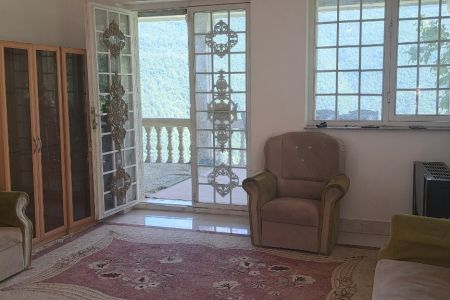 خانه بالکن دار با ویو کوهستانی در پاقلعه