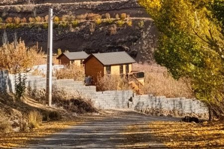 کلبه چوبی کانادایی با تراس در سمیرم - قره‌قاچ