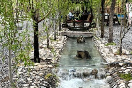سوئیت چوبی در مجموعه اقامتی در پلور