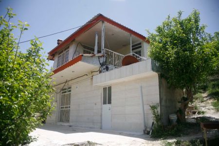 خانه باغ دو طبقه در سپیدان - دولت آباد