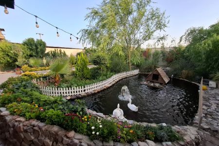 كوخ سويسري مع حمامات سباحة في مبارکه اصفهان - Akbarabad