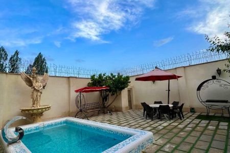 ویلا با استخر روباز و حیاط دلباز در سهیلیه