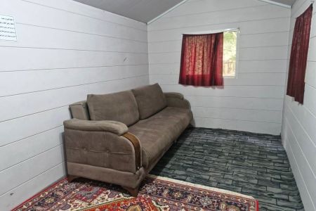 کلبه چوبی در سراوان - رز