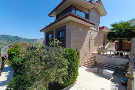خانه ویلایی در لاهیجان - لیالمان - همکف