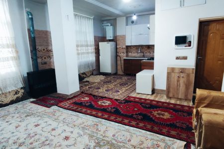 سوئیت حیاط دار نزدیک رودخانه کلور - همکف