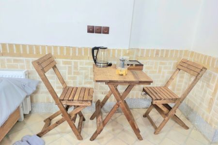 بومگردی در قمصر - اتاق گلاب