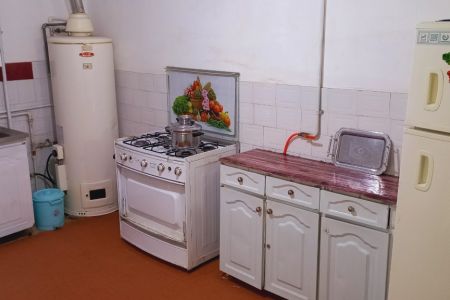 خانه ویلایی نزدیک غار علیصدر
