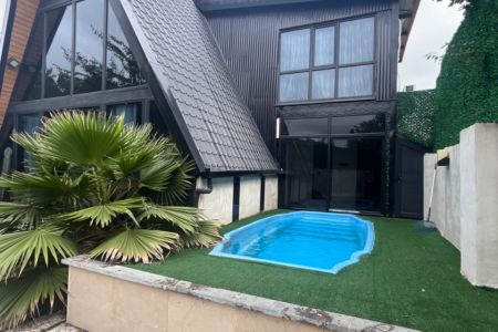 کلبه سوئیسی با استخر کوچک در رشت - پیربازار