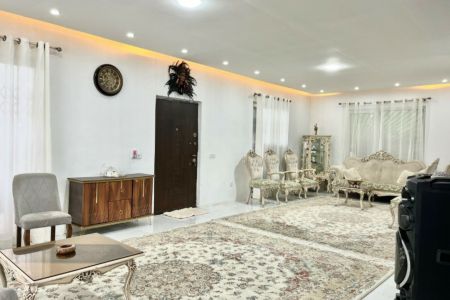 ویلا نزدیک دریاچه سالده چمستان