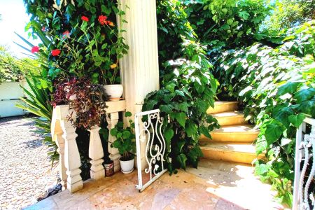 Rental of a courtyard suite in Kelachay