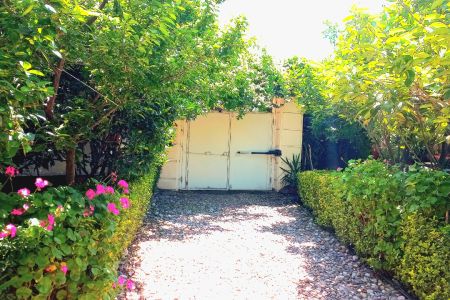 Rental of a courtyard suite in Kelachay