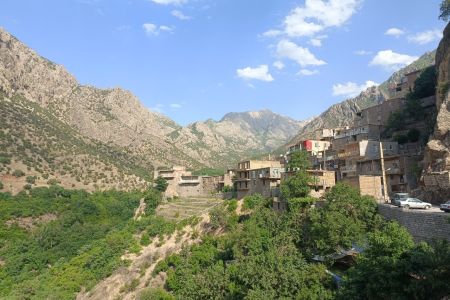 خانه با ویو کوه در پاوه - داریان - همکف