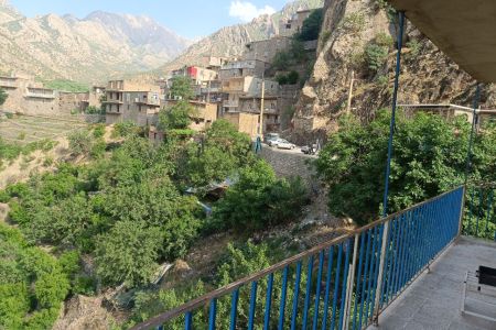 خانه با ویو کوه در پاوه - داریان - همکف