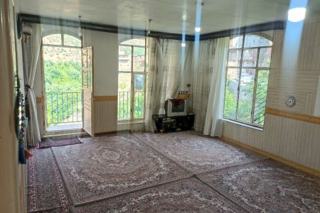 خانه با ویو کوه در پاوه - داریان - همکف