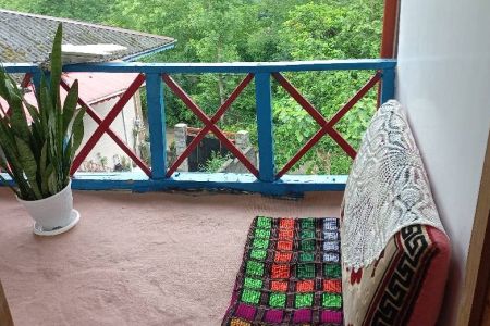 خانه به همراه بالکن چوبی در رانکوه - ط ۲