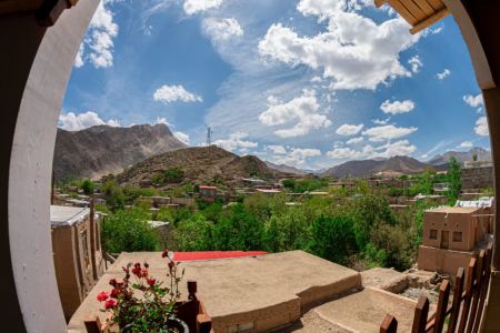 رزرو بوم گردی در کاشان - برزک - آفتابگردان