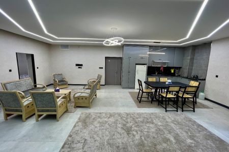 خانه ویلایی رو به زاینده رود در باغ بهادران
