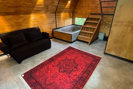 کلبه سوئیسی با حوضچه آبگرم در رشت - گرفم