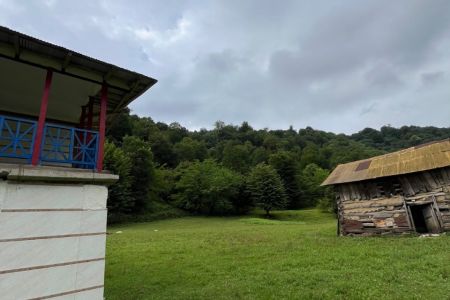 خانه روستایی در جاده ماسوله - میان رز