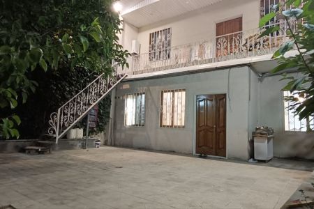 خانه ویلایی در چهارباغ - همکف