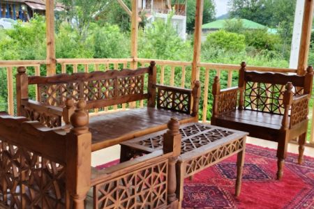 کلبه چوبی با وان جکوزی و بالکن در کچا سراوان