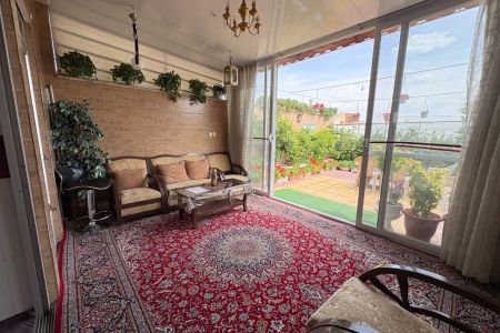 سوئیت تراس دار در اصفهان - خیابان جی - ط۴