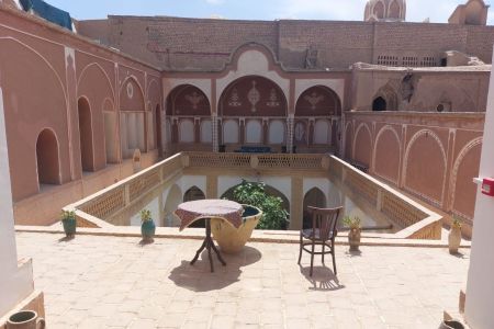 رزرو بوم گردی در کاشان - اتاق بگیسی