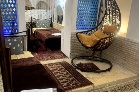 بوم گردی در کاشان - اتاق سنتی کافه